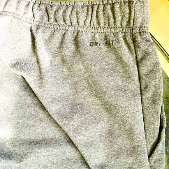 ✨ Nike✨ Dark Grey Women's Mid-Rise Slim Joggers W/Left Leg Logo - Picture 5 of 15